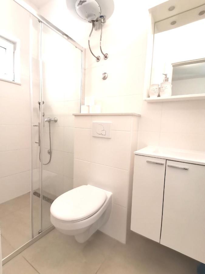 Apt White Idyll, 3 Bedrooms, 3 Bathrooms, Terrace Apt Promajna Kültér fotó
