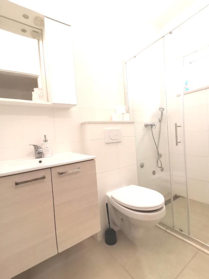 Apt White Idyll, 3 Bedrooms, 3 Bathrooms, Terrace Apt Promajna Kültér fotó