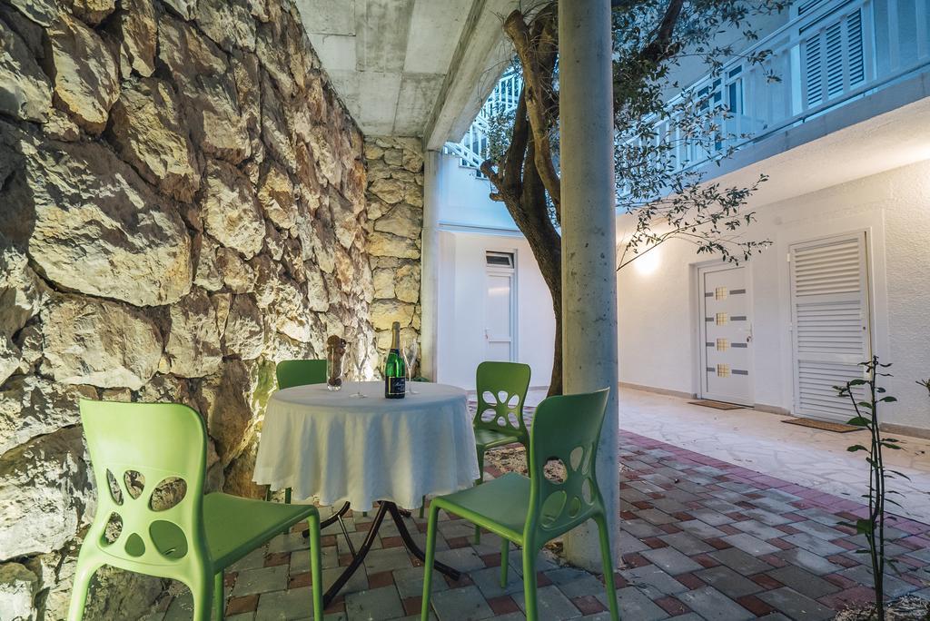 Apt White Idyll, 3 Bedrooms, 3 Bathrooms, Terrace Apt Promajna Kültér fotó