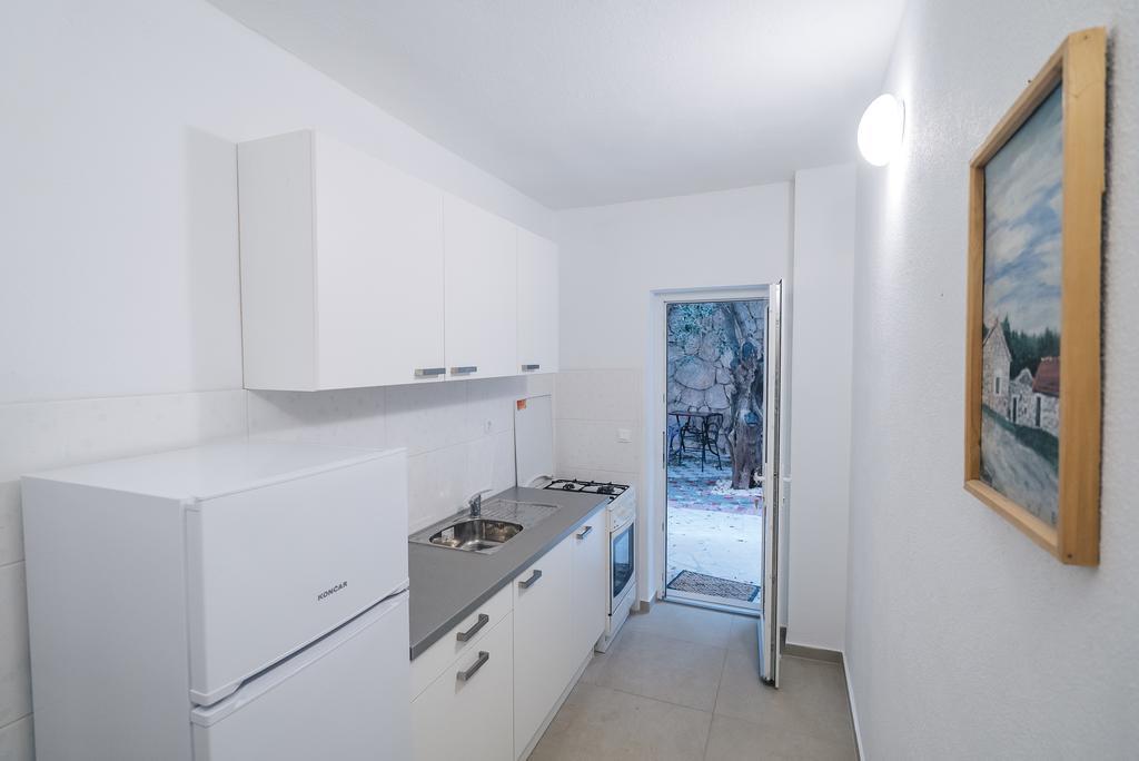 Apt White Idyll, 3 Bedrooms, 3 Bathrooms, Terrace Apt Promajna Kültér fotó