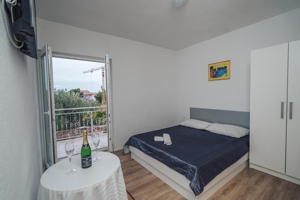 Apt White Idyll, 3 Bedrooms, 3 Bathrooms, Terrace Apt Promajna Kültér fotó