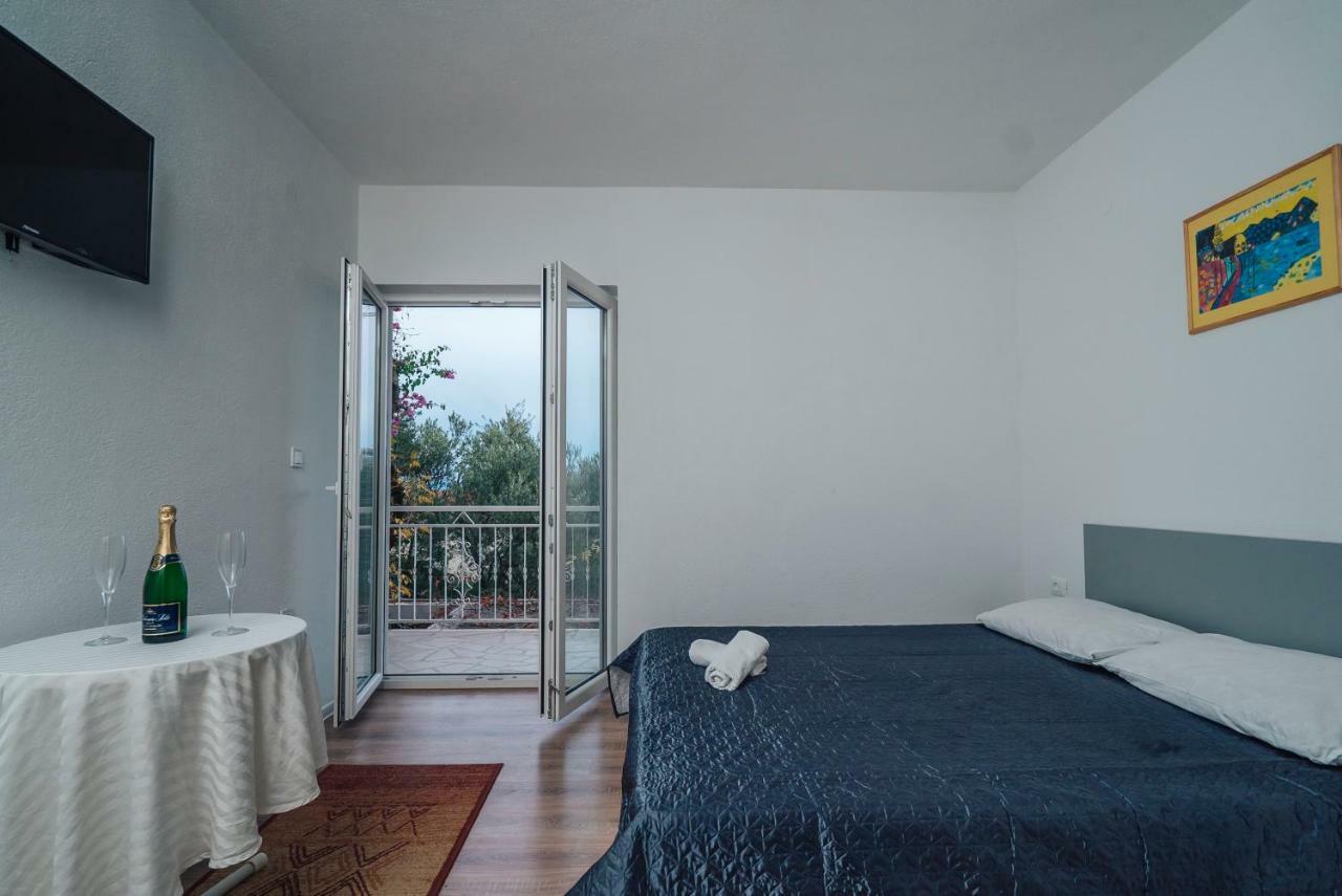 Apt White Idyll, 3 Bedrooms, 3 Bathrooms, Terrace Apt Promajna Kültér fotó
